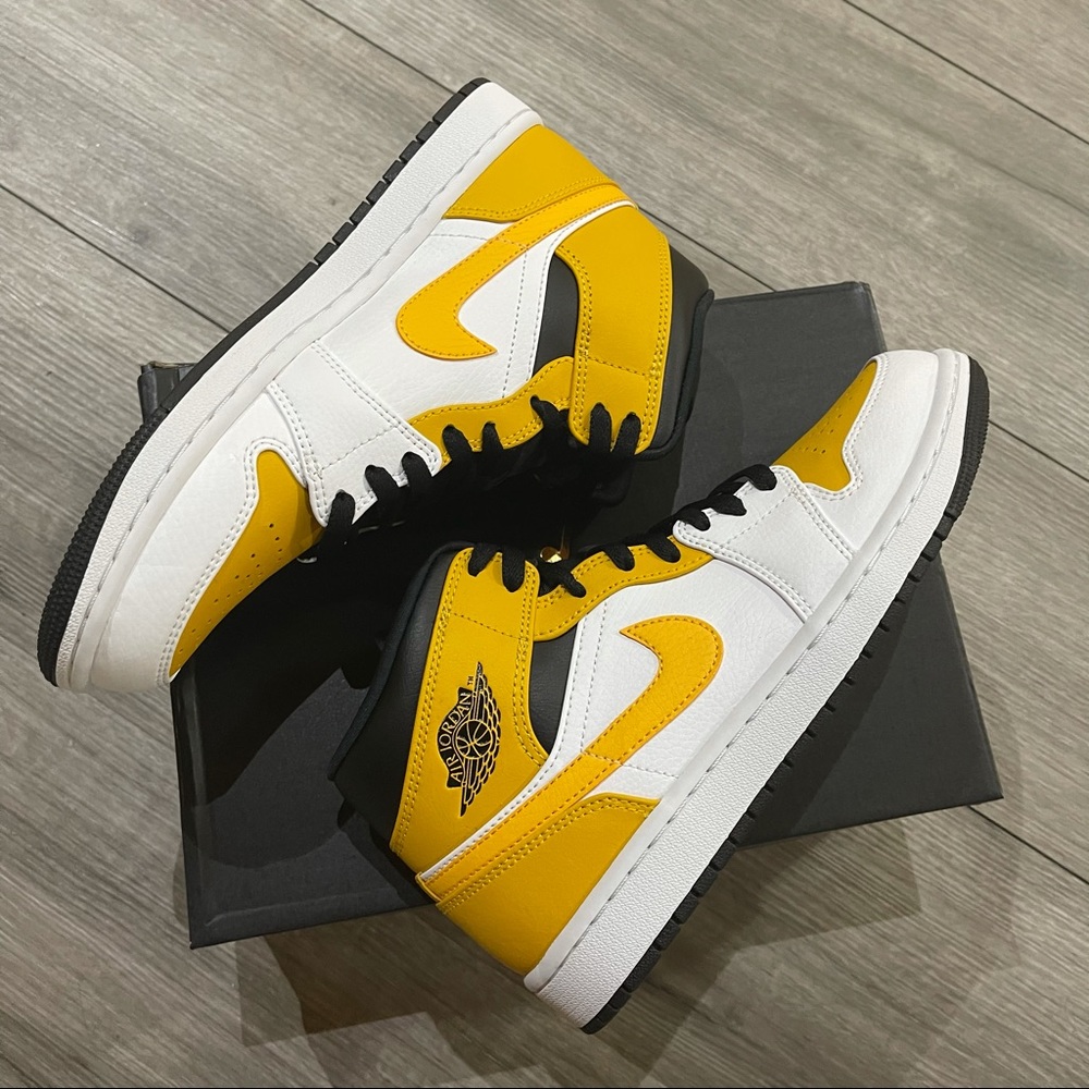 💛🤍Air Jordan 1 Mid University Gold Men's🤍💛 - Picture 8 of 9